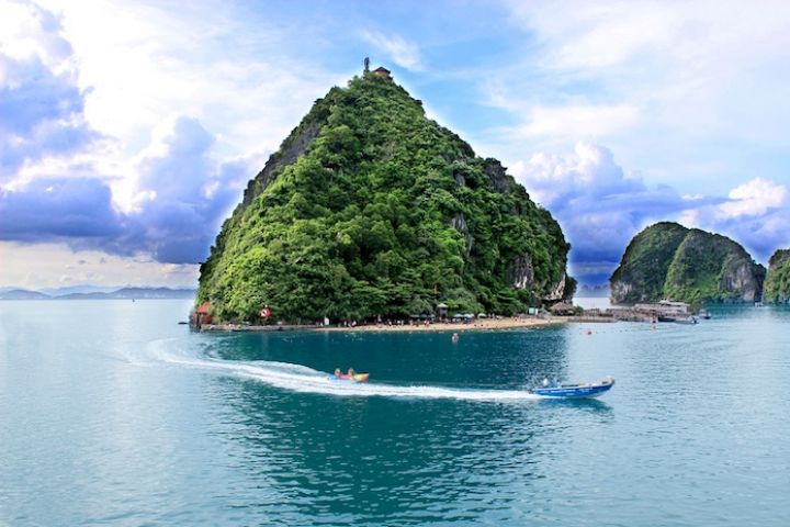 Ha Long Bay - Bai Tu Long Bay - Private Tour