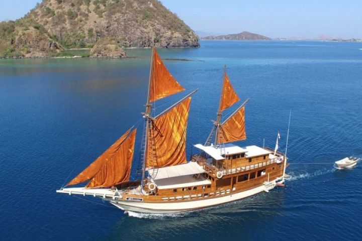 Indonesia Three Islands Cruise